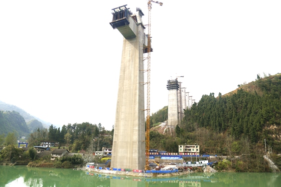 不签【区县联动】【黔江】重庆黔江推进铁路在建项目建设力度