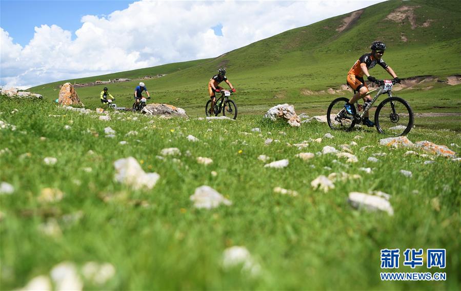 甘肃甘南：自行车——甘南藏地传奇自行车赛开赛
