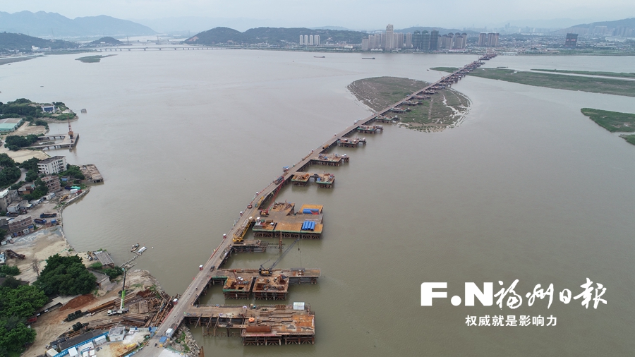 【焦点图】【移动版 轮播图】【滚动新闻】道庆洲大桥水下桩基施工全面展开 130多台钻机进场