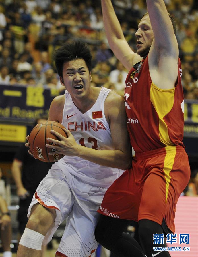 西安国际男篮冠军赛：中国队获亚军