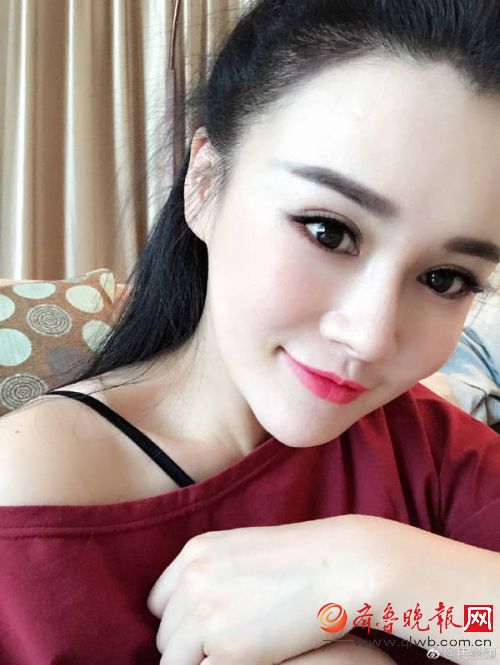 冉莹颖自拍虽然很好看但没人注意她的手吗?