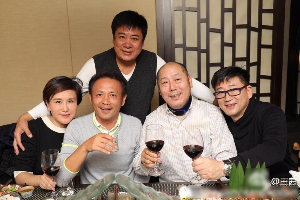 《重案六组》成员重聚 “季洁”王茜晒照引泪奔