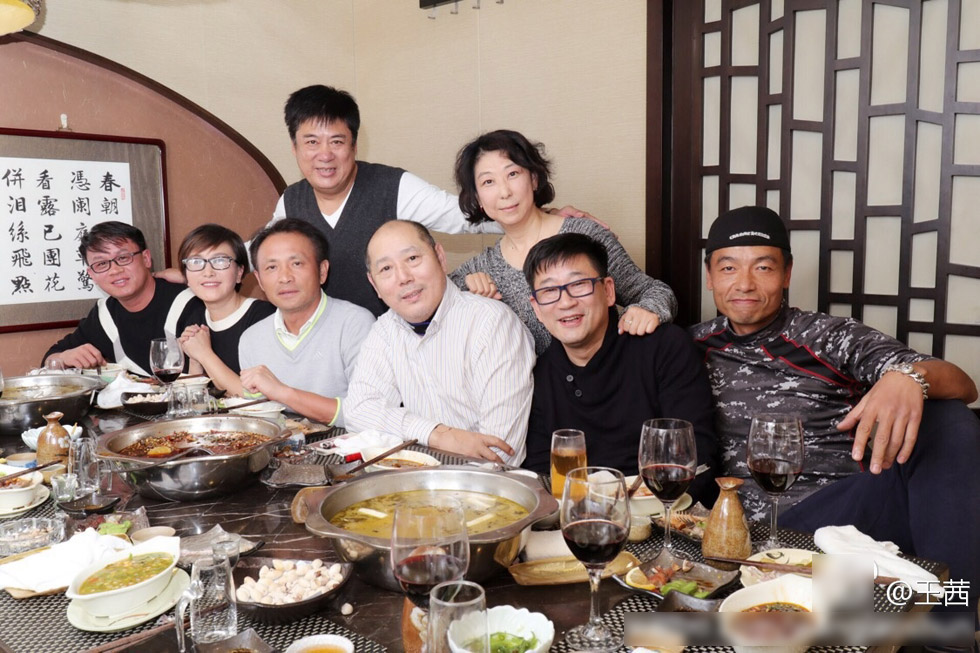 《重案六组》成员重聚 “季洁”王茜晒照引泪奔