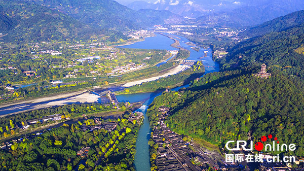 通稿（原创专稿列表，导航成都，移动端）都江堰有两座大熊猫“别墅” 深藏“呆萌国宝”