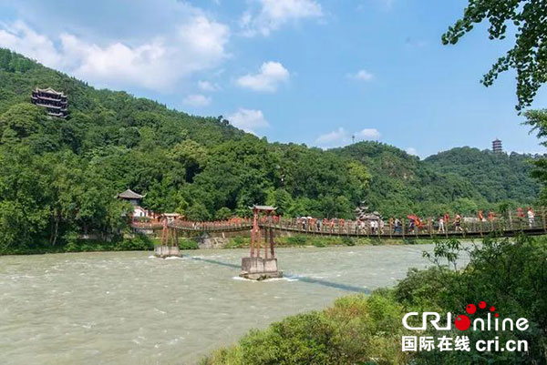 安澜索桥又名"夫妻桥"(都江堰市委宣传部 供图)