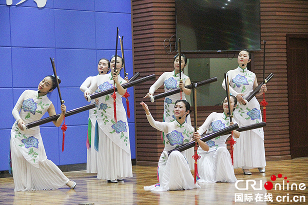 图片默认标题_fororder_四川竹琴《盐都壮美图》（摄影-杨梦婧）