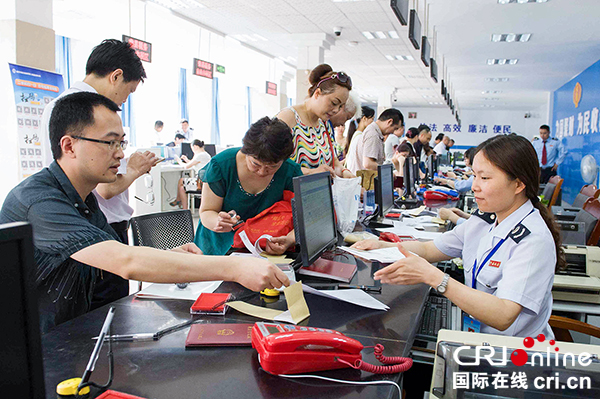 图片默认标题_fororder_1税务局办理窗口服务热情周到