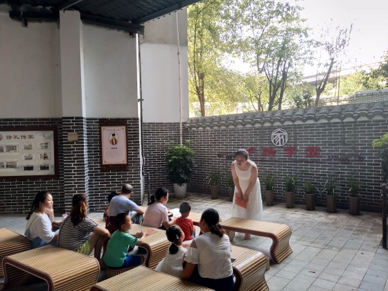 不签【文化 摘要】重庆渝北区龙塔街道鲁能东路社区开展读书会活动