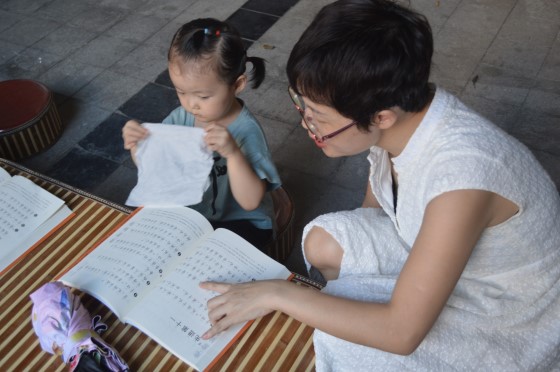 不签【文化 摘要】重庆渝北区龙塔街道鲁能东路社区开展读书会活动