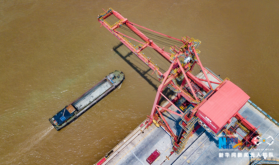 航拍泰州港:从“码头经济”走向“以港兴城” 航拍泰州港:从“码头经济”走向“以港兴城”