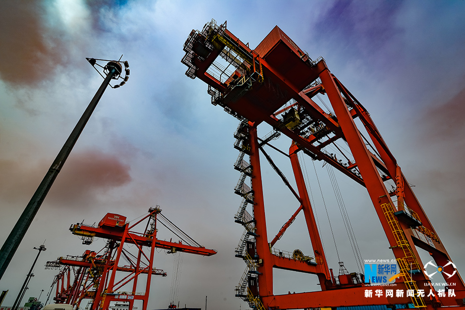 航拍泰州港:从“码头经济”走向“以港兴城” 航拍泰州港:从“码头经济”走向“以港兴城”