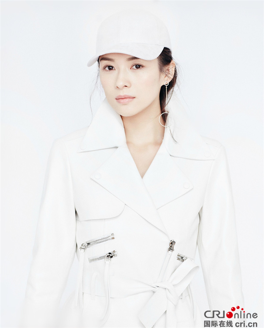 章子怡遭萌宠强吻 时尚封面气质满分(组图)[2]-