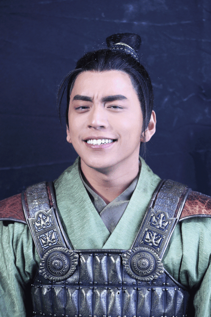 《高能》表情包来袭 王俊凯上演歪头嘟嘴杀