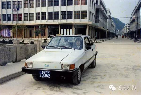 1993年,他研制出首辆混合动力小轿车样车,叶文贵说,这在中国也是第一