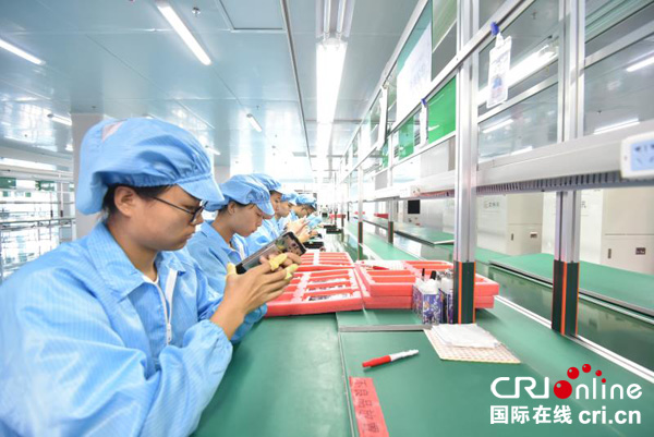 图片默认标题_fororder_酷比生产车间工人正在工作--摄影张勇