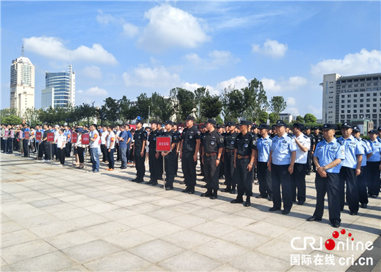 （供稿 社会广角列表 三吴大地泰州 移动版）《泰州市市区烟花爆竹燃放管理条例》正式施行