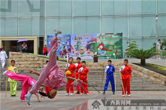 柳州市开展2018全民健身展演活动 老少上阵展风采