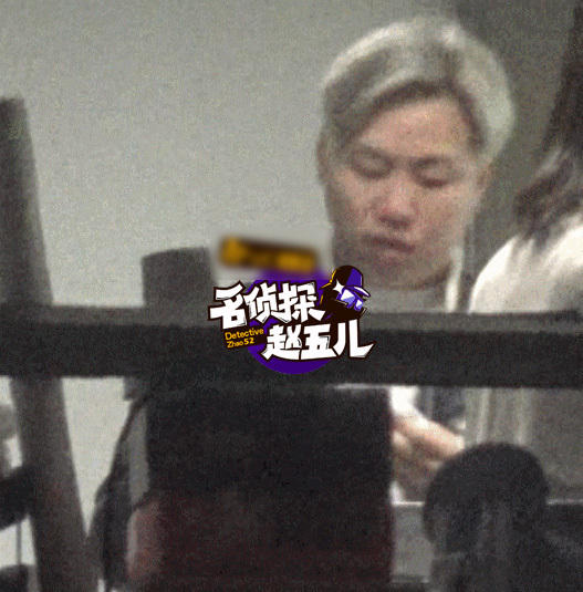 郑爽心情大好四处看豪宅 银发胡彦斌被拍抠鼻