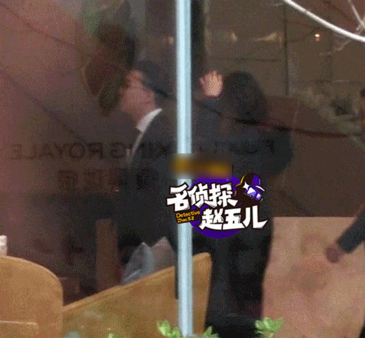 郑爽心情大好四处看豪宅 银发胡彦斌被拍抠鼻