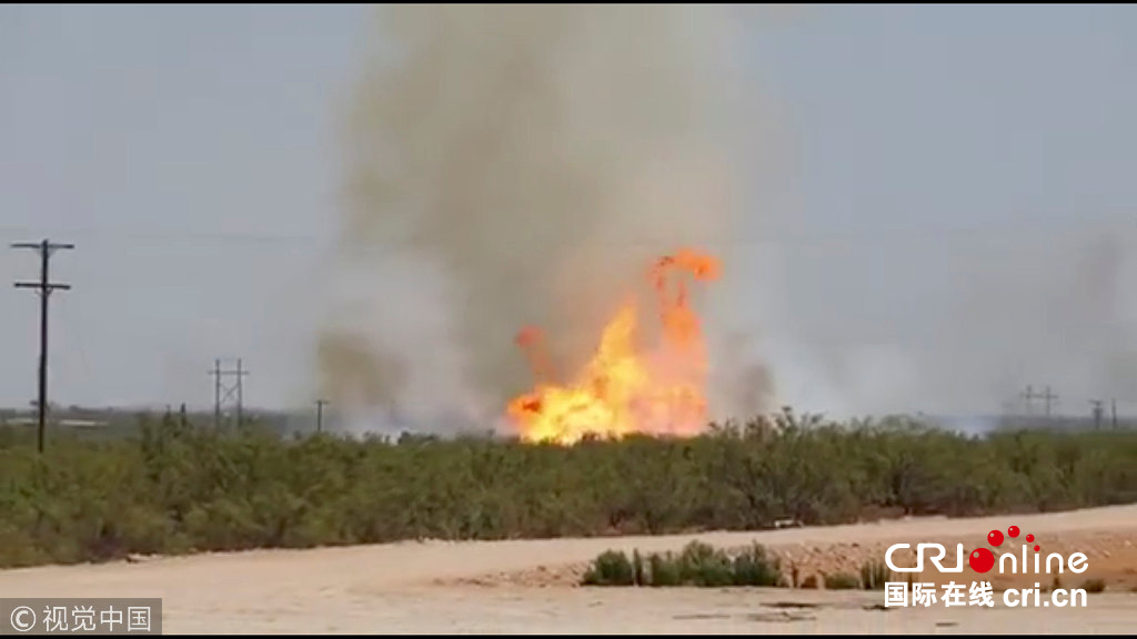美国一输油管道发生爆炸 现场火光冲天(组图)