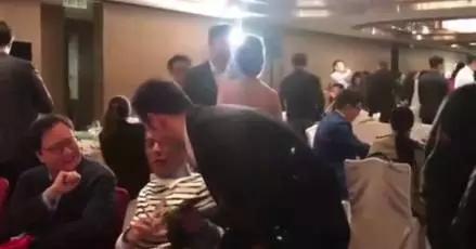 古天乐的签名太有喜感了 网友：像一串土豆片