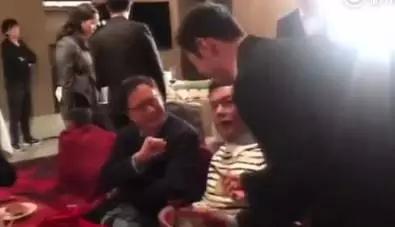 古天乐的签名太有喜感了 网友：像一串土豆片