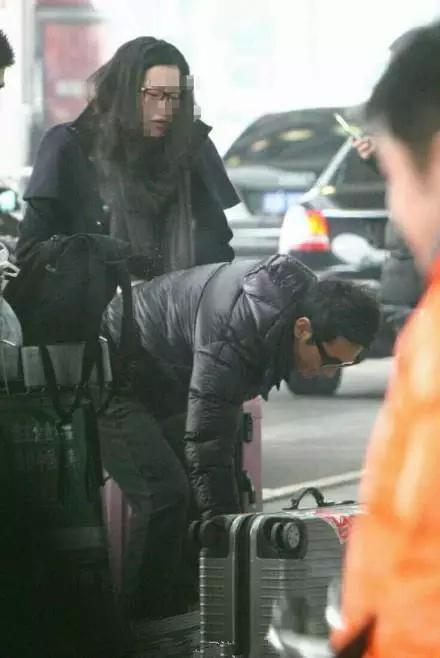 古天乐的签名太有喜感了 网友：像一串土豆片