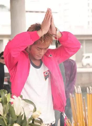 古天乐的签名太有喜感了 网友：像一串土豆片