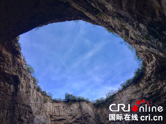 贵州省大方县：5000平米天然洞穴吸引避暑客