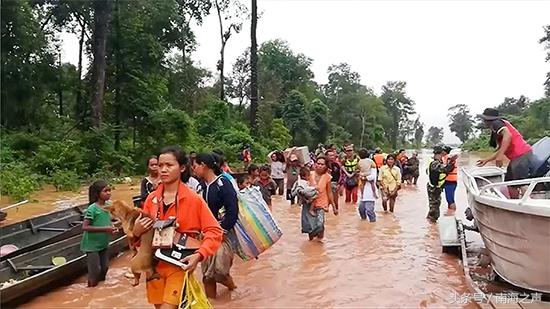 老挝溃坝致131人失踪 解放军成最早抵达灾区的国际救援队