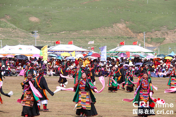 图片默认标题_fororder_精彩的县舞表演赢得现场阵阵掌声-摄影-叶强平