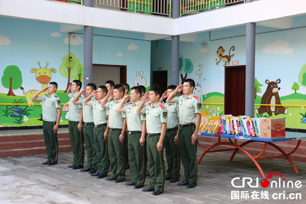 图片默认标题_fororder_图为慰问现场