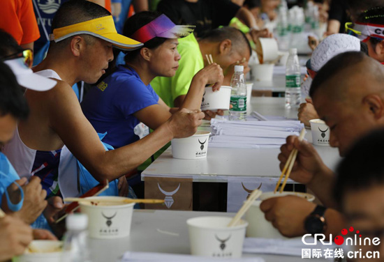 六盘水夏季国际马拉松赛用一碗羊肉粉连接世界