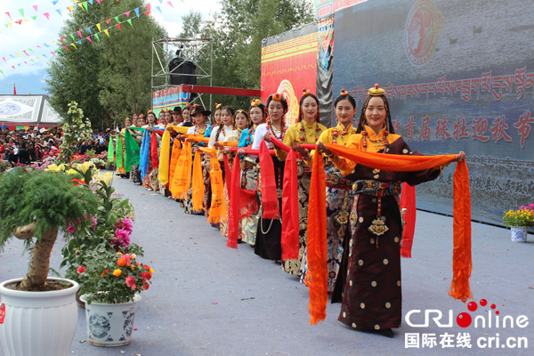 图片默认标题_fororder_服饰礼仪展