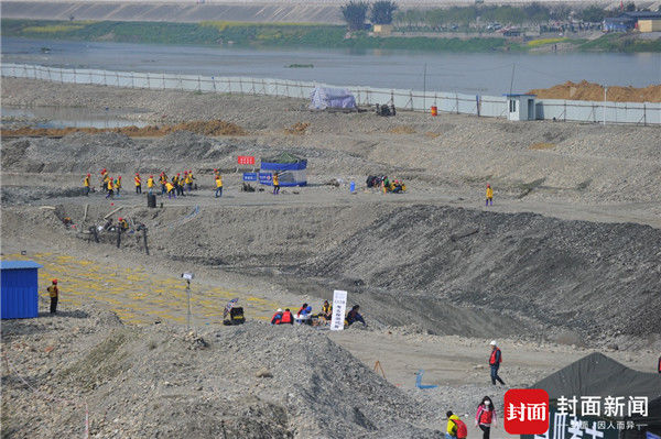 张献忠沉银考古现场：已有金册银册兵器出水