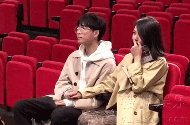 女神高圆圆变小粉丝 见赵雷捂嘴娇羞蹦高高
