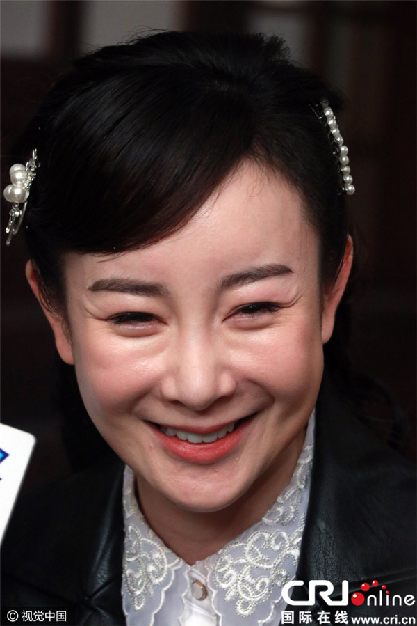 张萌新戏片场大笑变脸僵硬吓人 每次看都不一样