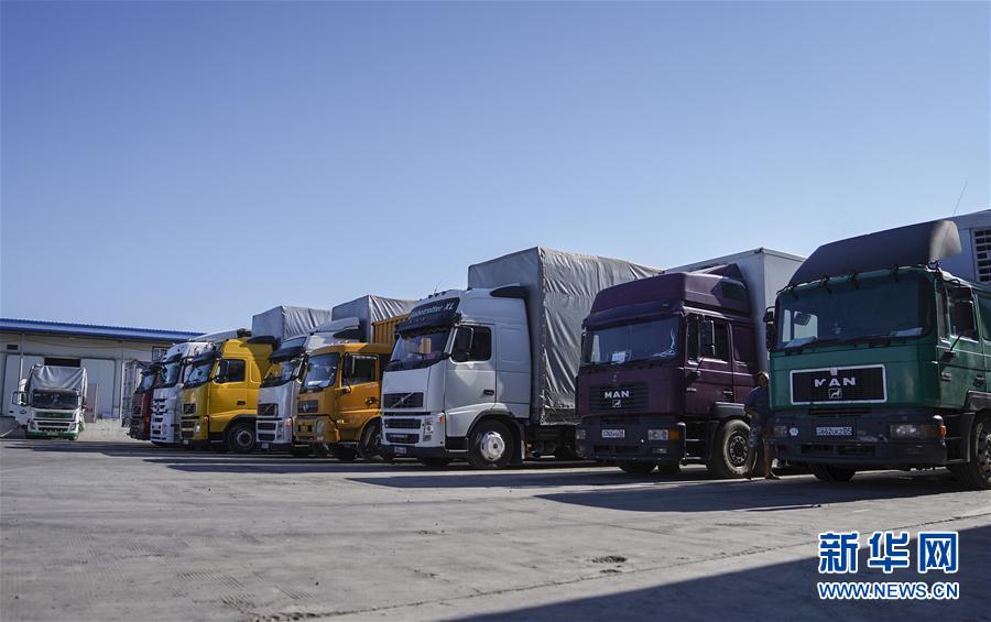 新疆霍尔果斯:百年口岸交易热