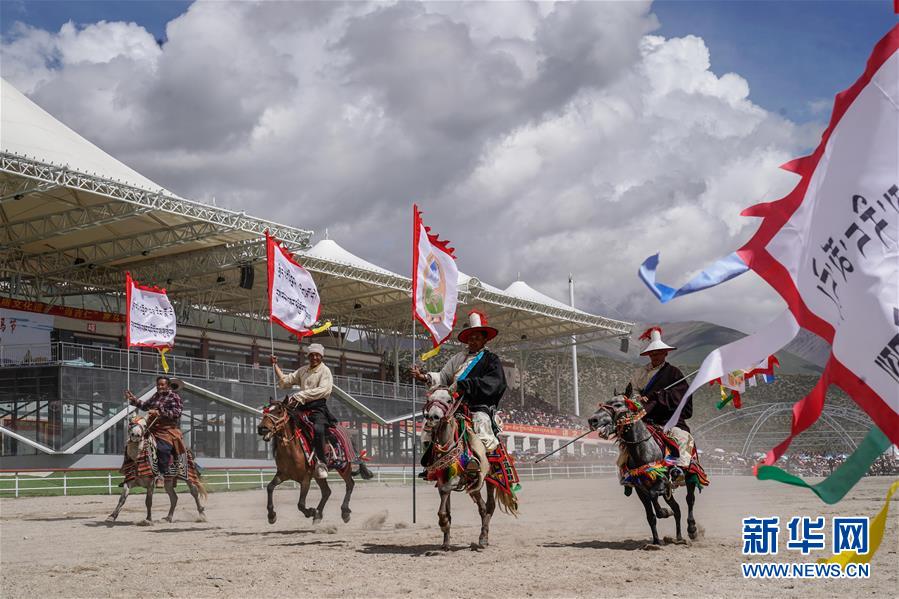 西藏拉萨：三百余年历史的当吉仁赛马节开幕