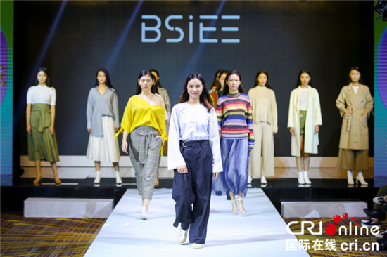 (供稿 企业列表 三吴大地南京 移动版）本涩女装品牌在南京宣布“买手”模式全面升级