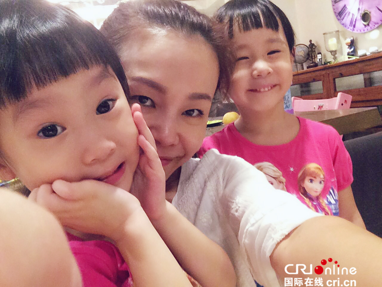 《歌手》彭佳慧与儿女合照曝光 被称“人生赢家”