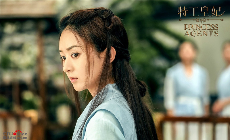 赵丽颖穿唯美婚纱登杂志 《楚乔传》演绎浪漫爱情