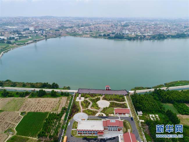 图片默认标题_fororder_8月4日拍摄的福建晋江龙湖及晋江龙湖取水泵站（无人机拍摄）。