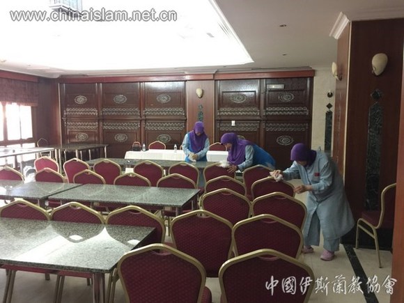 Jemaah Haji Beijing Sopan Santun di Mekah