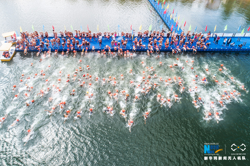 航拍重庆公开水域游泳赛