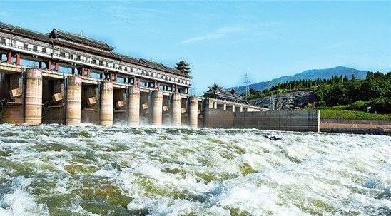 不签【区县联动】【开州】重庆开州：汉丰湖水位调节开闸放水
