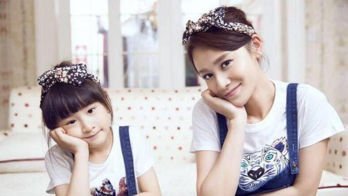 王诗龄李湘甜馨李小璐 亲子装哪家美？(组图)