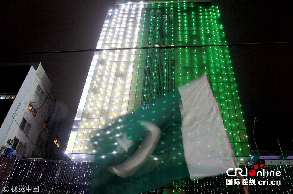 巴基斯坦多地亮灯庆祝独立71周年(高清组图)
