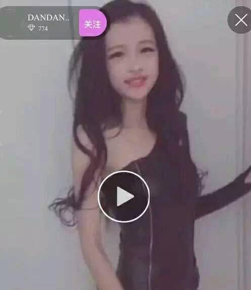 这个撞脸李沁傍上董子健的girl竟是野模出身？