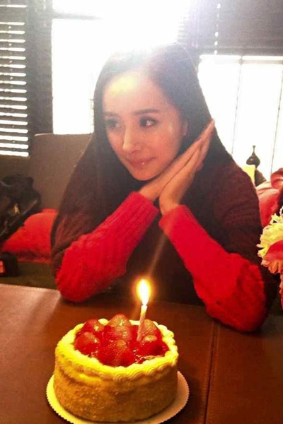 赵丽颖李沁杨幂陈晓 明星自拍谁最虚伪?